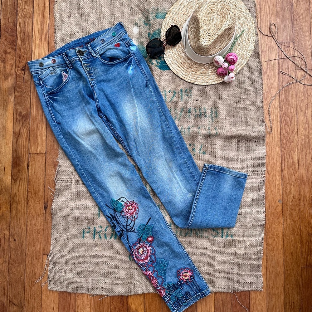 Desigual embroidered denim’s size Small